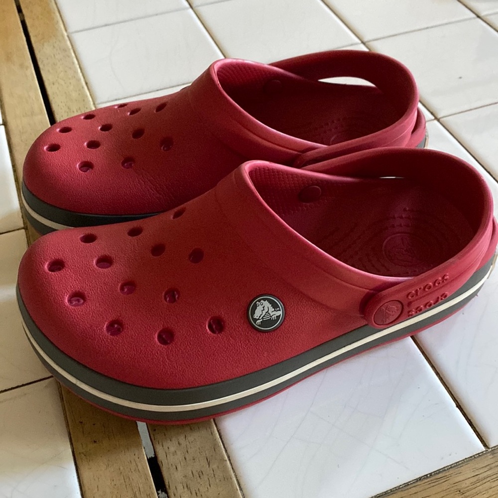 Red Crocs Size 6 woman’s /4 mens